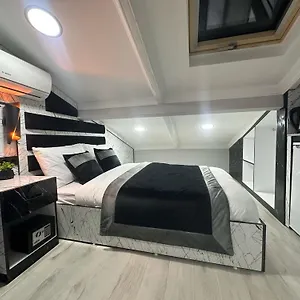 Taksim Larissa 2*, İstanbul Türkiye